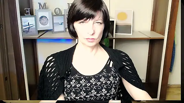 Snapshot of _AngeliaFlow_ chatting on July 8, 9:03 am AngeliaFlow online show from July 8, 9:03 am
