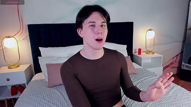 AdrianoAubert online show from March 8, 3:06 am