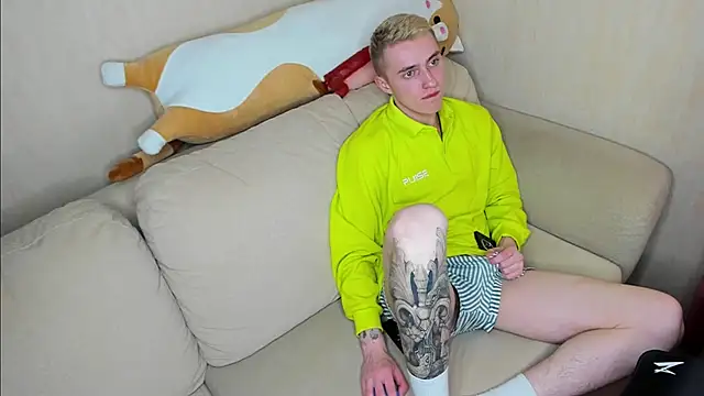 crazybottom99 online show from February 25, 5:15 pm