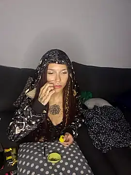 Snapshot of nickelfie chatting on March 1, 10:53 pm nickelfie online show from March 1, 10:53 pm