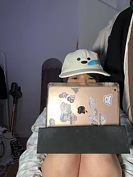 Snapshot of baxi1100 chatting on February 4, 7:55 pm baxi1100 online show from February 4, 7:55 pm