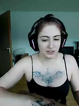 Snapshot of Gamergirl-Linela chatting on March 4, 4:30 pm Gamergirl-Linela online show from March 4, 4:30 pm