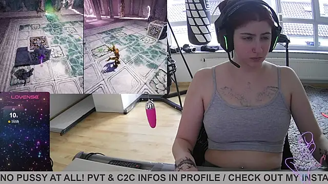 Snapshot of Gamergirl-Linela chatting on March 13, 4:12 pm Gamergirl-Linela online show from March 13, 4:12 pm