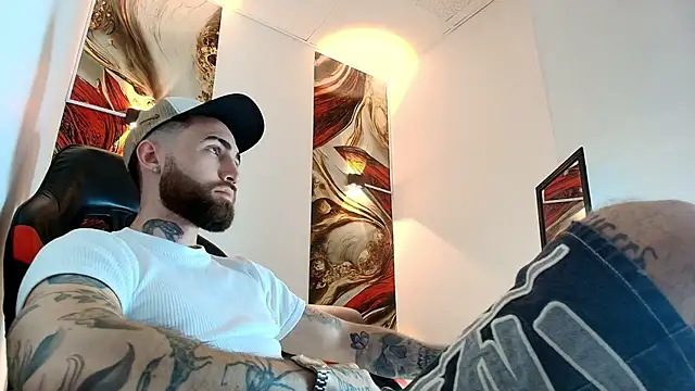 Luke davis01 online show from May 1, 1:05 pm