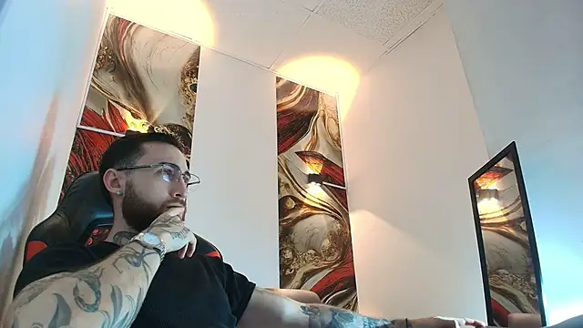 Luke davis01 online show from May 28, 1:08 pm