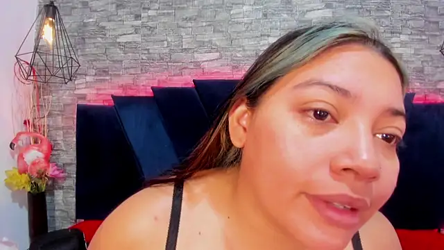 Sophia Brunett online show from April 15, 12:01 pm