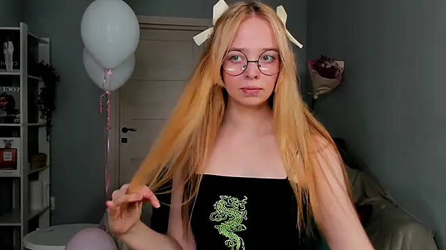 Snapshot of Bellla_Murrr chatting on March 21, 4:07 pm Bellla Murrr online show from March 21, 4:07 pm