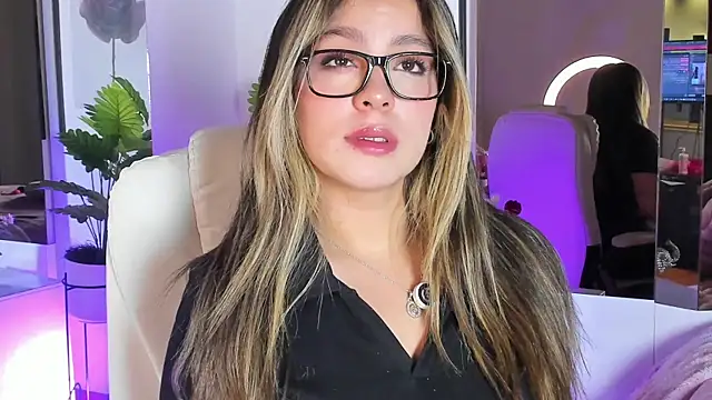 Cloee Rainbow1 online show from May 16, 11:53 am