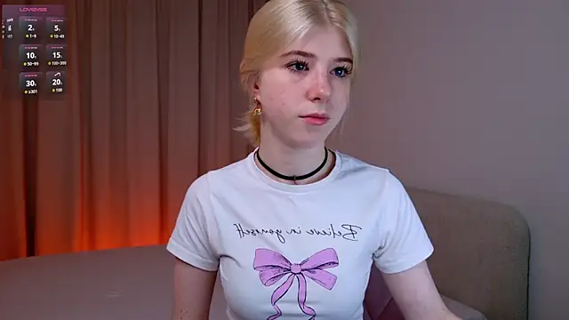 Snapshot of Bella_amory chatting on July 13, 8:11 pm Bella amory online show from July 13, 8:11 pm