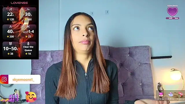 Skye Moore online show from October 17, 7:05 pm