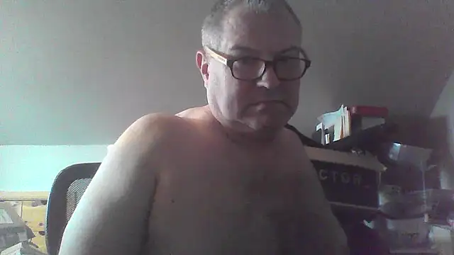 Snapshot of mkestr69 chatting on February 20, 9:48 pm mkestr69 online show from February 20, 9:48 pm