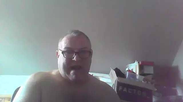 Snapshot of mkestr69 chatting on April 1, 5:43 pm mkestr69 online show from April 1, 5:43 pm