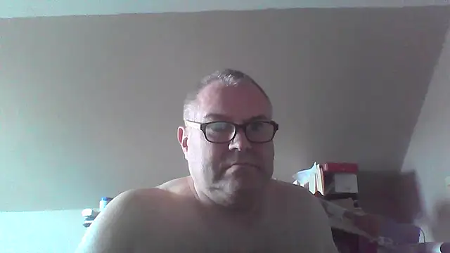 Snapshot of mkestr69 chatting on April 6, 4:19 pm mkestr69 online show from April 6, 4:19 pm