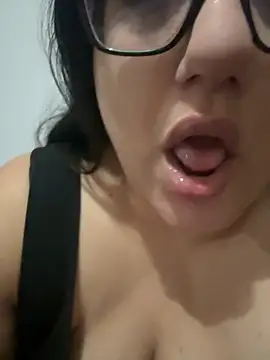 daianaspencer online show from November 21, 7:29 am