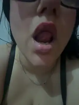 daianaspencer online show from April 8, 10:37 am