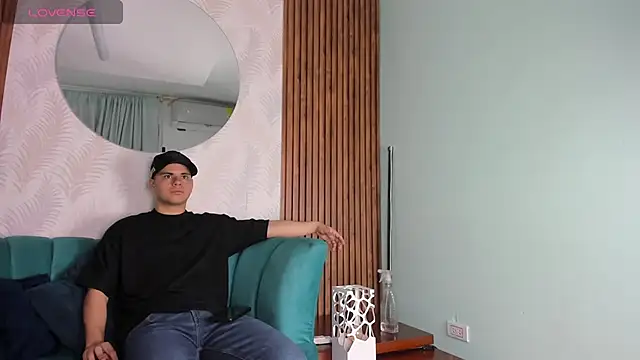 Snapshot of Sebastian_Phoenix chatting on February 20, 11:53 am Sebastian Phoenix online show from February 20, 11:53 am