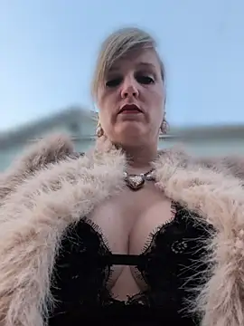 Sexybiene969 online show from March 18, 5:05 pm