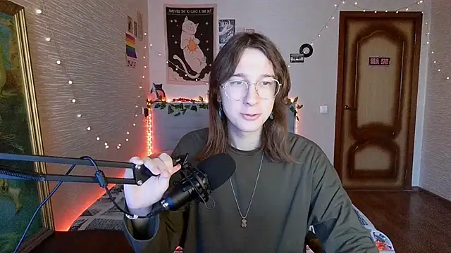 Snapshot of tangerine4dreams chatting on February 21, 6:29 am tangerine4dreams online show from February 21, 6:29 am