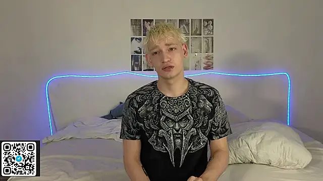 Snapshot of Julian_wins chatting on March 19, 5:00 am Julian wins online show from March 19, 5:00 am