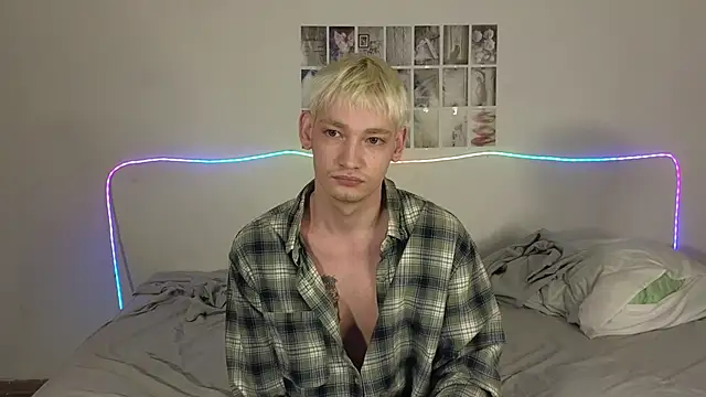 Snapshot of Julian_wins chatting on March 21, 1:48 pm Julian wins online show from March 21, 1:48 pm