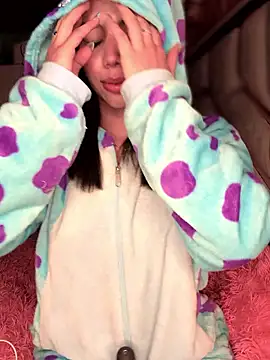 Laura-Khalifa online show from January 17, 6:40 am