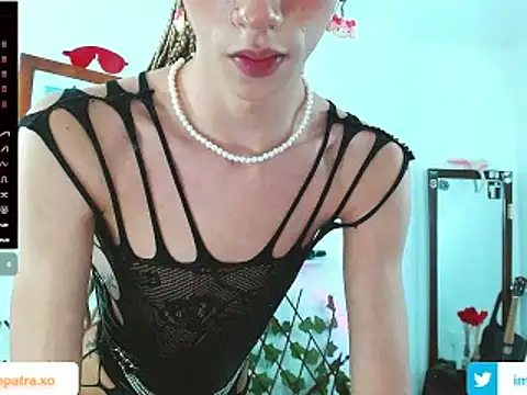 Snapshot of imcleo_xoxo chatting on February 22, 12:05 am imcleo xoxo online show from February 22, 12:05 am