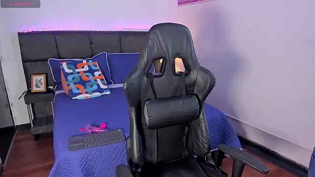 Aiiden 15 online show from December 4, 12:58 pm