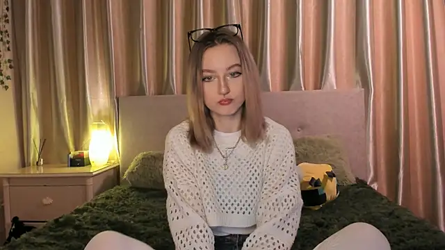 MiaRanki online show from March 22, 4:37 pm