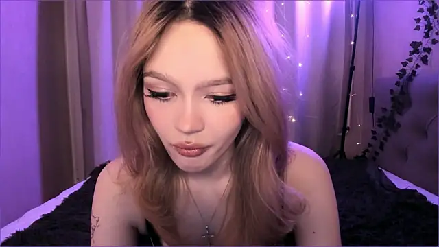 Snapshot of MiaRanki chatting on March 22, 10:24 pm MiaRanki online show from March 22, 10:24 pm