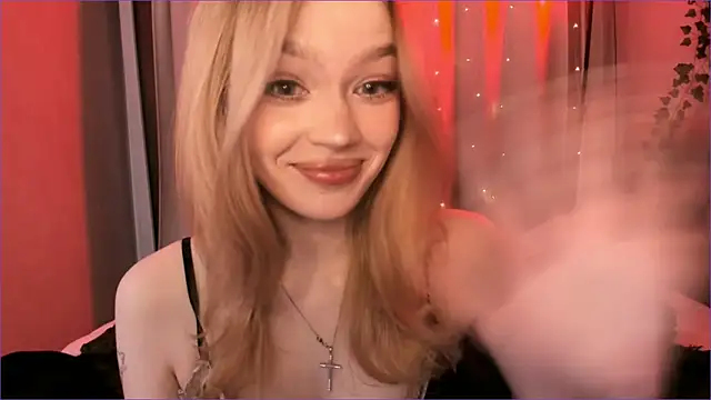 Snapshot of MiaRanki chatting on April 2, 8:28 pm MiaRanki online show from April 2, 8:28 pm