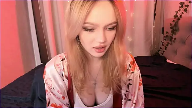 Snapshot of MiaRanki chatting on April 7, 9:48 pm MiaRanki online show from April 7, 9:48 pm