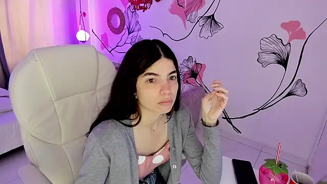 Isabela Fiorelli online show from February 17, 1:07 pm