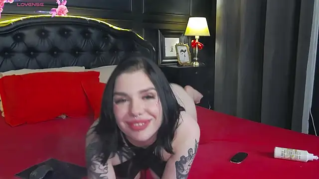 Snapshot of MaeveMoon chatting on March 8, 12:44 am MaeveMoon online show from March 8, 12:44 am