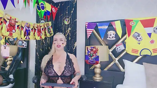 Snapshot of SophieWinsloow chatting on June 25, 12:20 pm SophieWinsloow online show from June 25, 12:20 pm