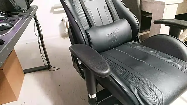 ademandjulia online show from March 6, 6:48 pm