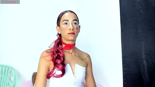 Olivia Stevens online show from June 18, 8:13 pm