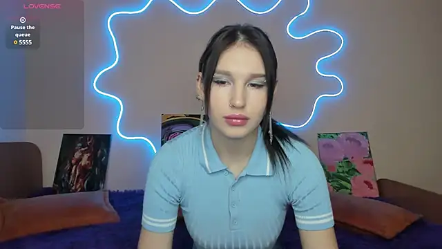 Snapshot of EvelinaLuu chatting on February 27, 1:05 am EvelinaLuu online show from February 27, 1:05 am