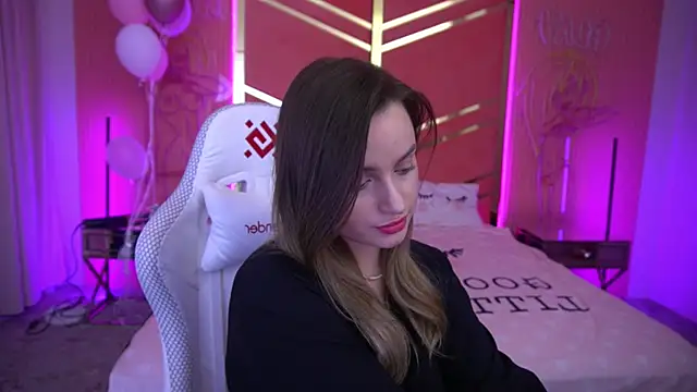 Snapshot of LindsieGreyy chatting on March 9, 11:03 am LindsieGreyy online show from March 9, 11:03 am