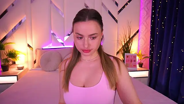 LindsieGreyy online show from March 5, 7:15 am