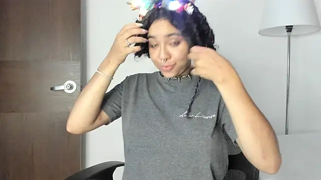 Dhalila  online show from December 3, 1:02 am