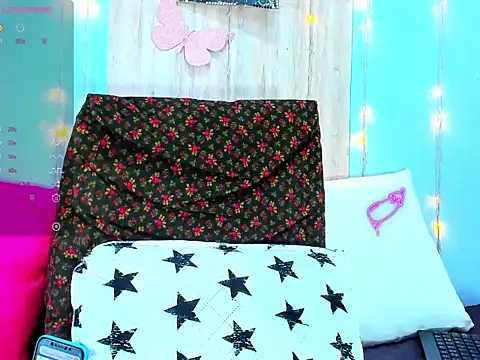 Snapshot of corynatayler chatting on December 14, 10:50 pm corynatayler online show from December 14, 10:50 pm