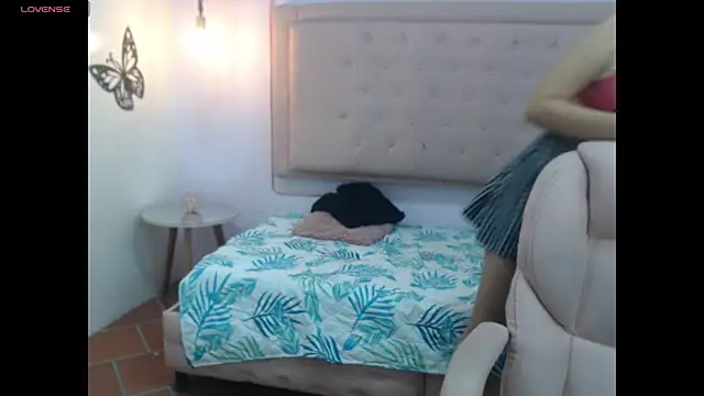 Snapshot of honnielane chatting on February 14, 12:25 pm honnielane online show from February 14, 12:25 pm