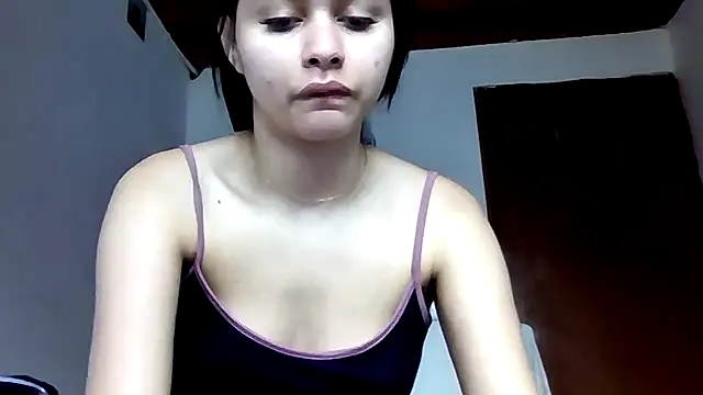 CHLOE ISABELL online show from April 8, 7:03 pm