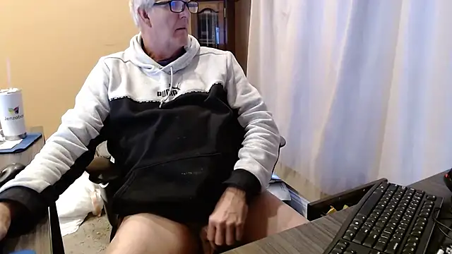 Snapshot of olderandwiser2 chatting on February 13, 10:11 pm olderandwiser2 online show from February 13, 10:11 pm