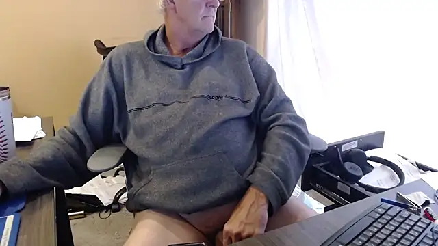 Snapshot of olderandwiser2 chatting on September 9, 6:18 pm olderandwiser2 online show from September 9, 6:18 pm