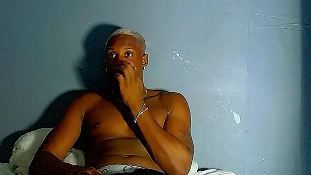 Snapshot of JackBlackone chatting on January 16, 9:52 pm JackBlackone online show from January 16, 9:52 pm