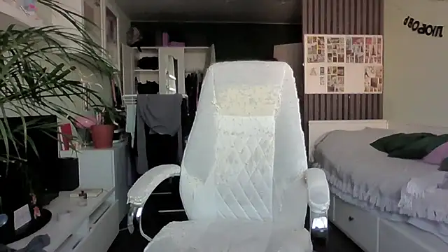 MollyBer online show from February 18, 12:01 pm