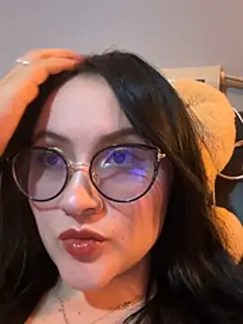 Snapshot of ValentinaOrtiz3 chatting on February 4, 1:33 am ValentinaOrtiz3 online show from February 4, 1:33 am