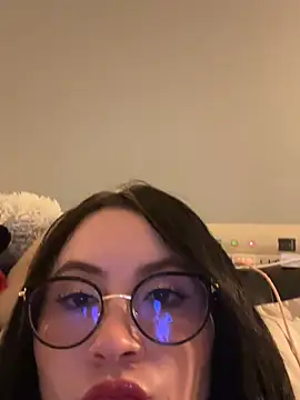 Snapshot of ValentinaOrtiz3 chatting on March 7, 12:29 am ValentinaOrtiz3 online show from March 7, 12:29 am