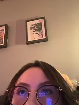 Snapshot of ValentinaOrtiz3 chatting on April 22, 10:00 pm ValentinaOrtiz3 online show from April 22, 10:00 pm
